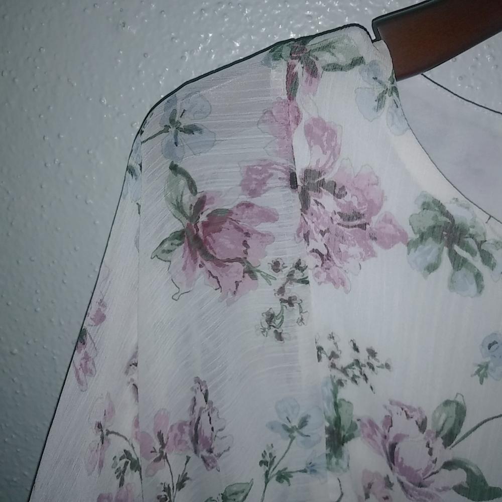 Olivaceous S Soft Floral Pink Green on White Bubble Hem Top - Picture 8 of 12